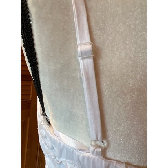 A. Byer Sweet Heart White Dress — 5 - Picture 9 of 12